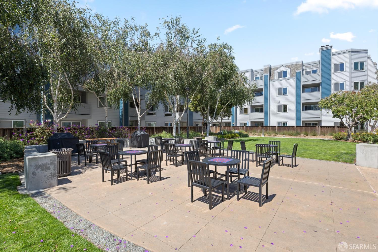 Detail Gallery Image 25 of 36 For 6400 Christie Ave #5201,  Emeryville,  CA 94608 - 2 Beds | 2 Baths
