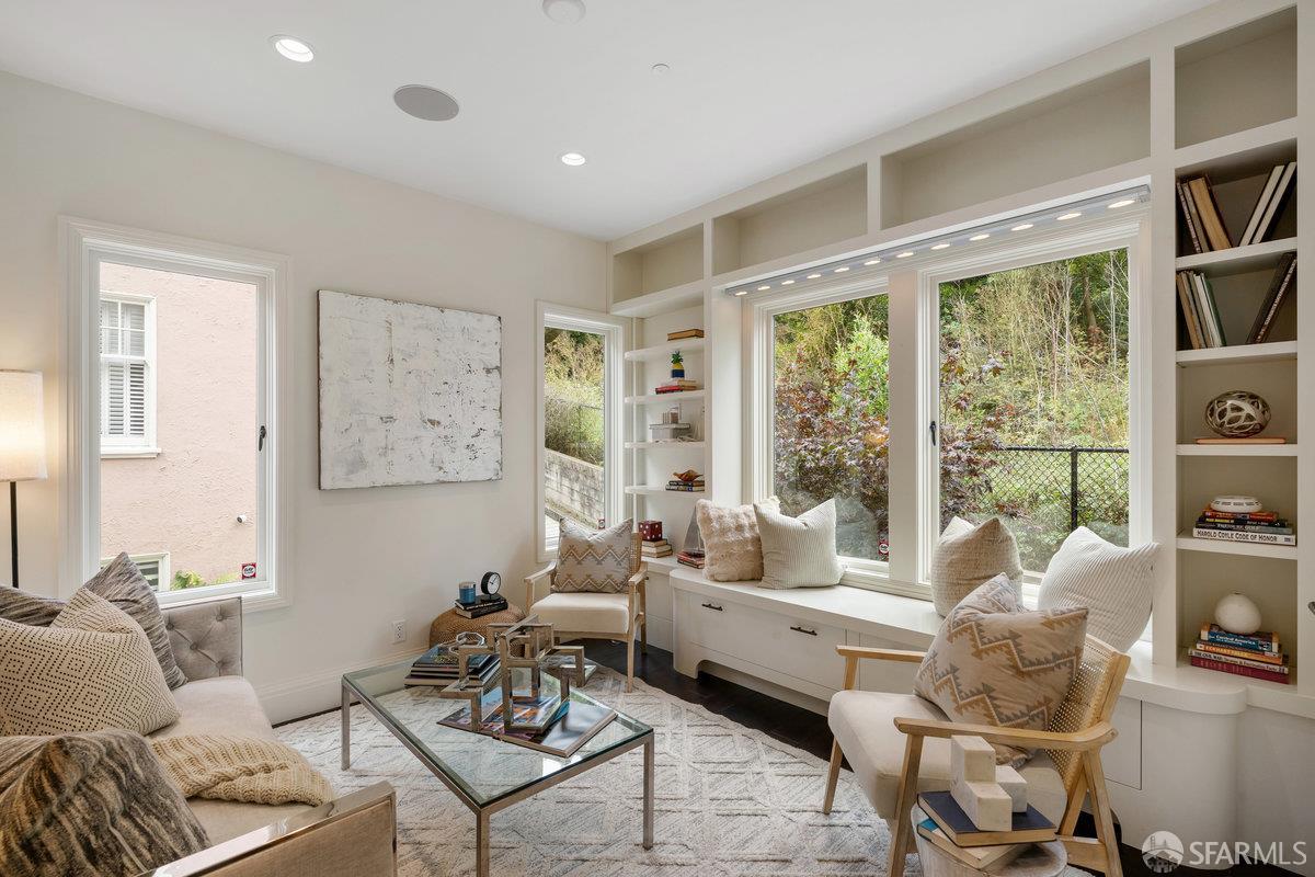 Detail Gallery Image 64 of 90 For 2635 Lyon St, San Francisco,  CA 94123 - 7 Beds | 4/1 Baths