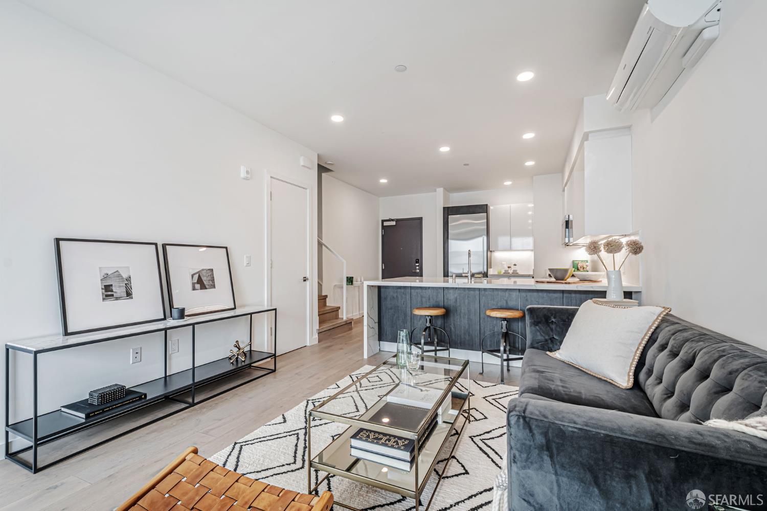 Detail Gallery Image 4 of 21 For 2 Russia Ave #202,  San Francisco,  CA 94112 - 3 Beds | 3 Baths