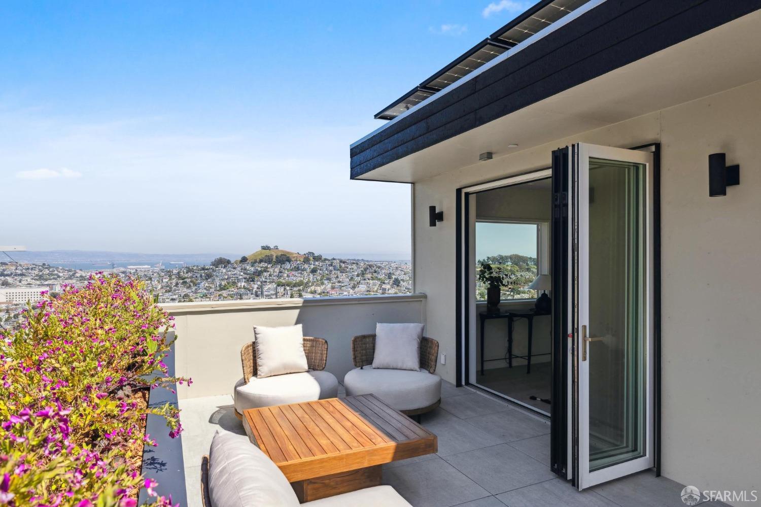 Detail Gallery Image 13 of 60 For 479 28th St, San Francisco,  CA 94131 - 7 Beds | 6/1 Baths