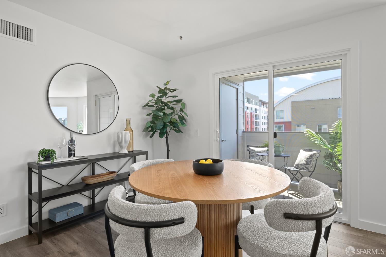 Detail Gallery Image 12 of 36 For 6400 Christie Ave #5201,  Emeryville,  CA 94608 - 2 Beds | 2 Baths