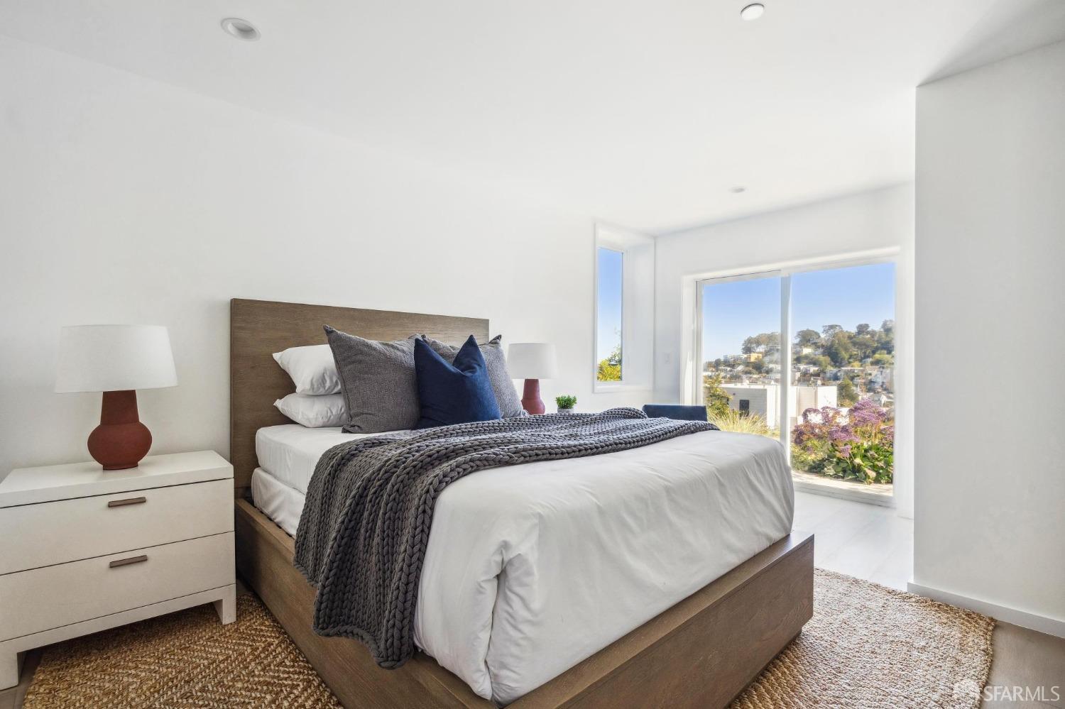 Detail Gallery Image 37 of 60 For 479 28th St, San Francisco,  CA 94131 - 7 Beds | 6/1 Baths