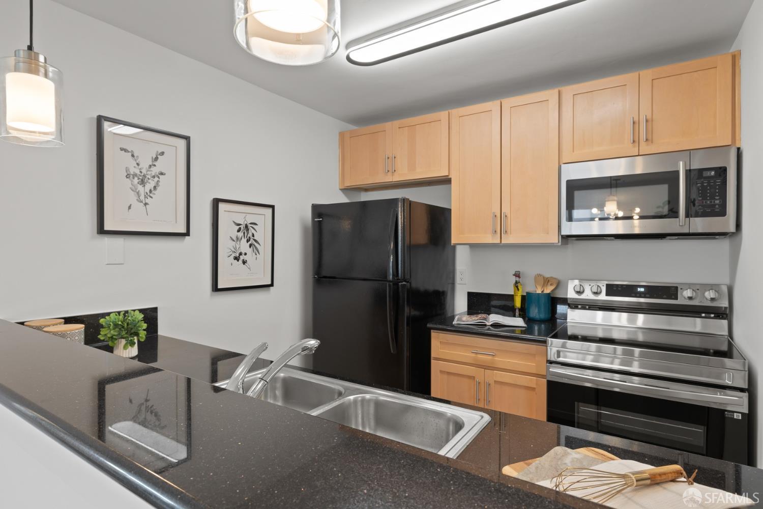 Detail Gallery Image 7 of 36 For 6400 Christie Ave #5201,  Emeryville,  CA 94608 - 2 Beds | 2 Baths