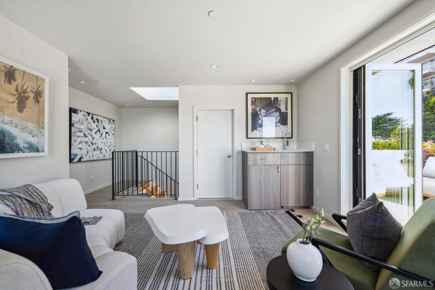 Detail Gallery Image 12 of 60 For 479 28th St, San Francisco,  CA 94131 - 7 Beds | 6/1 Baths
