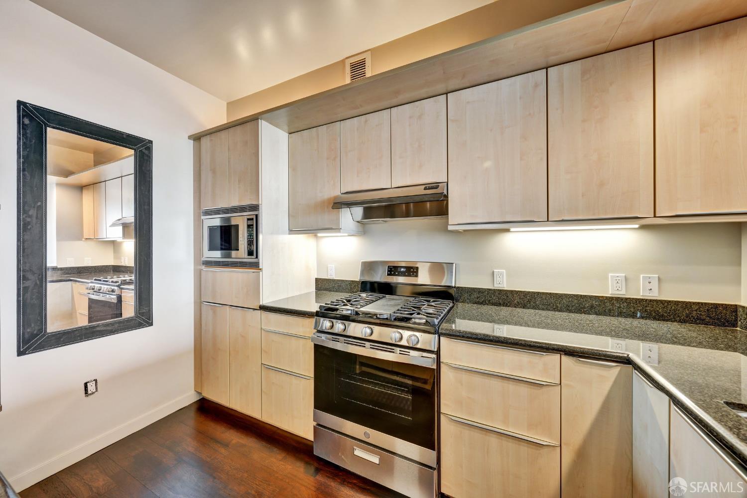 Detail Gallery Image 10 of 28 For 219 Brannan St 12j,  San Francisco,  CA 94107 - 2 Beds | 2 Baths