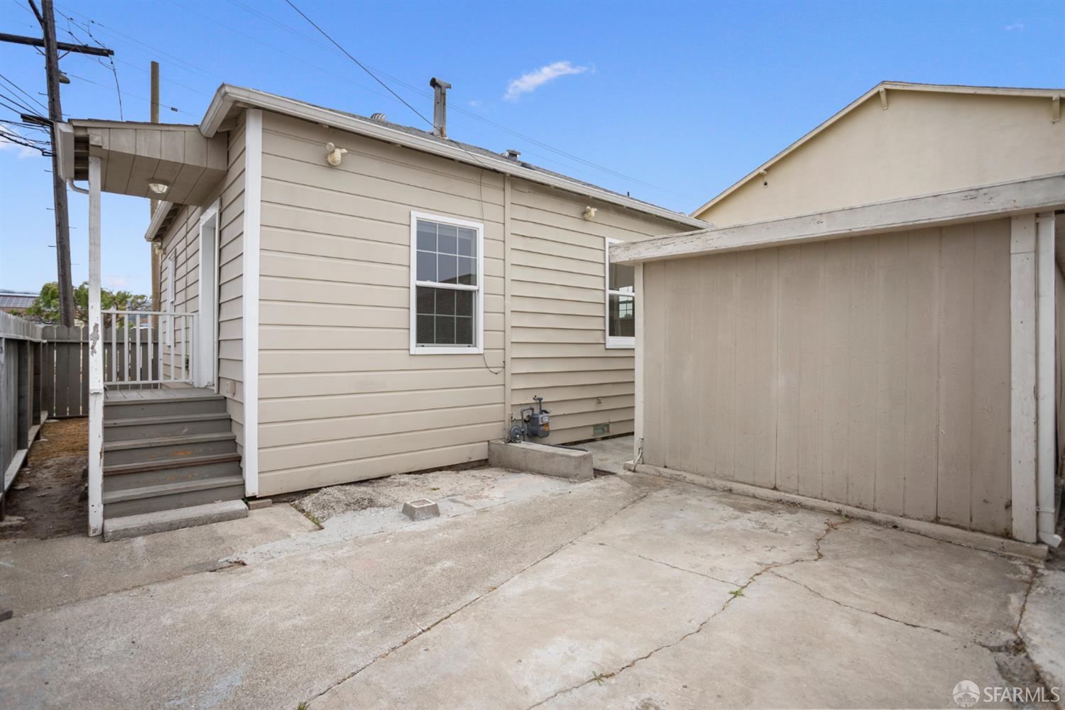Detail Gallery Image 3 of 32 For 3834 Waller Ave, Richmond,  CA 94804 - 2 Beds | 1 Baths