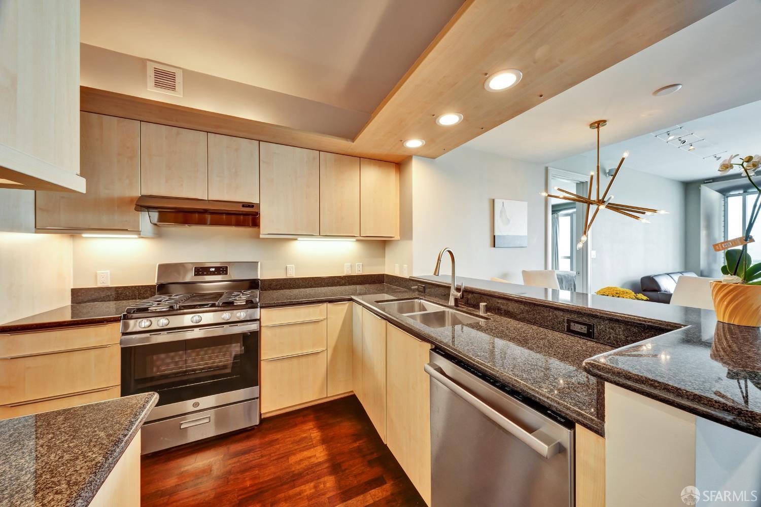 Detail Gallery Image 8 of 28 For 219 Brannan St 12j,  San Francisco,  CA 94107 - 2 Beds | 2 Baths