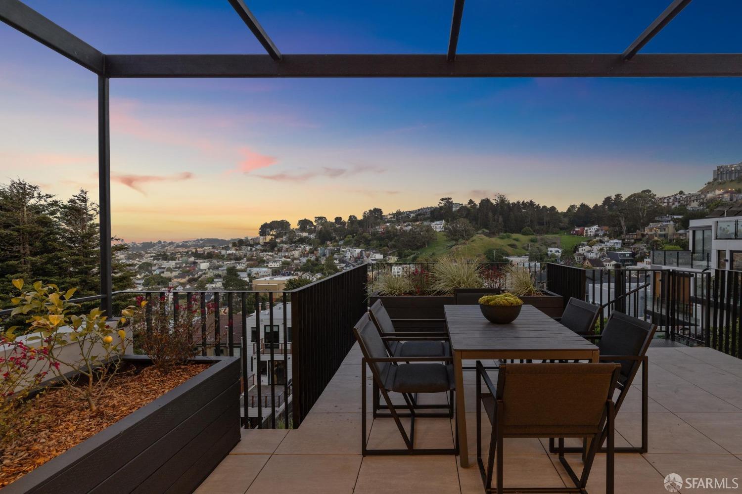 Detail Gallery Image 54 of 60 For 479 28th St, San Francisco,  CA 94131 - 7 Beds | 6/1 Baths