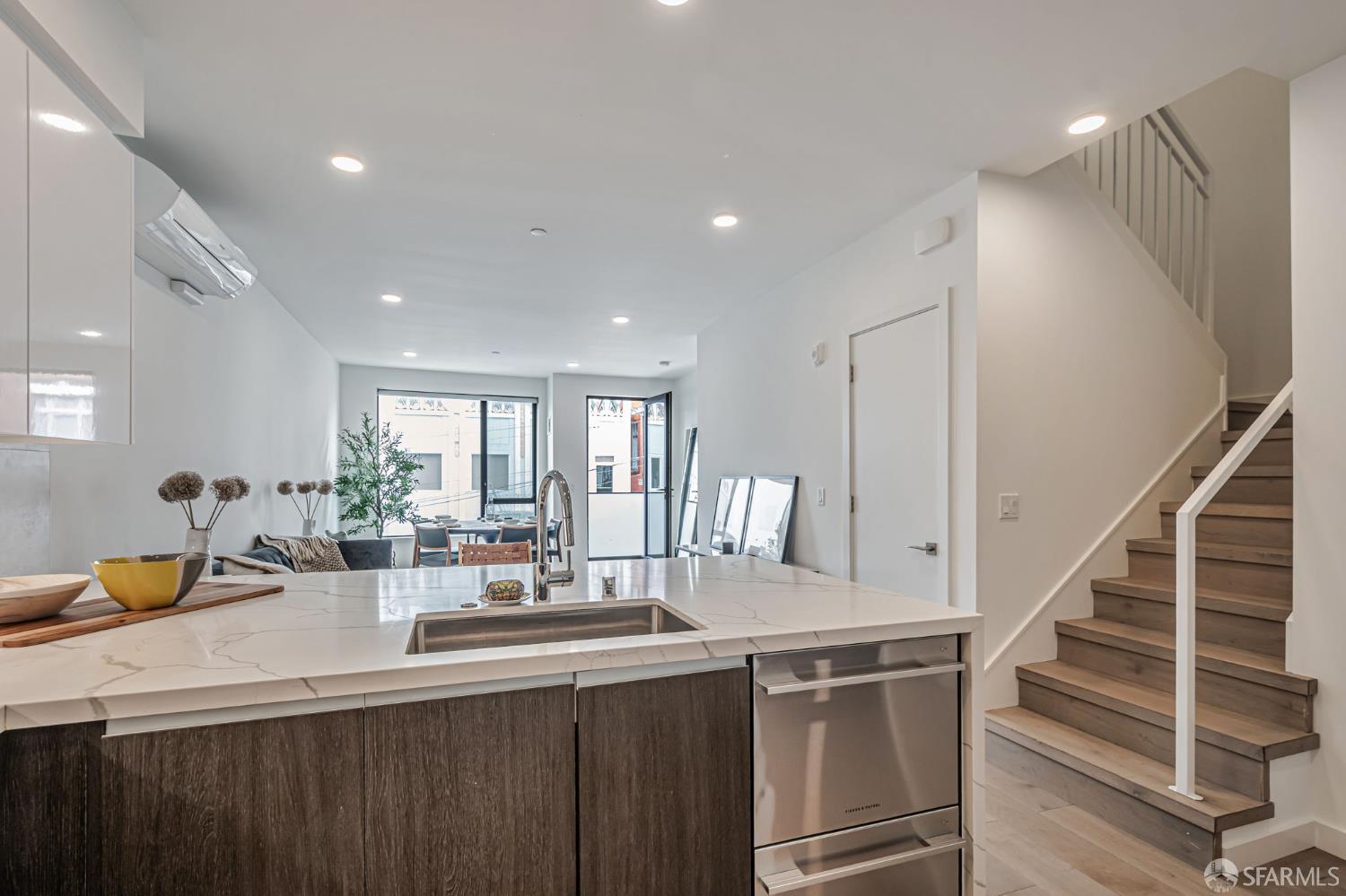 Detail Gallery Image 8 of 21 For 2 Russia Ave #202,  San Francisco,  CA 94112 - 3 Beds | 3 Baths