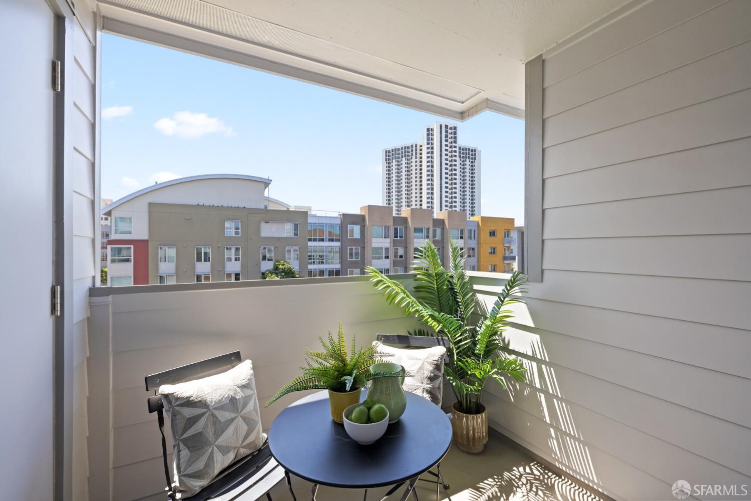 Detail Gallery Image 13 of 36 For 6400 Christie Ave #5201,  Emeryville,  CA 94608 - 2 Beds | 2 Baths