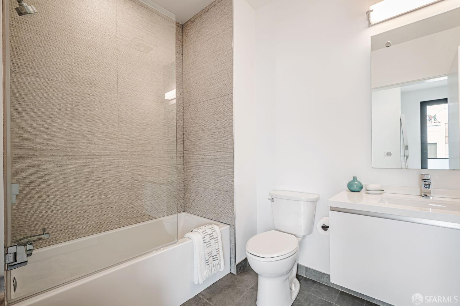 Detail Gallery Image 7 of 21 For 2 Russia Ave #202,  San Francisco,  CA 94112 - 3 Beds | 3 Baths