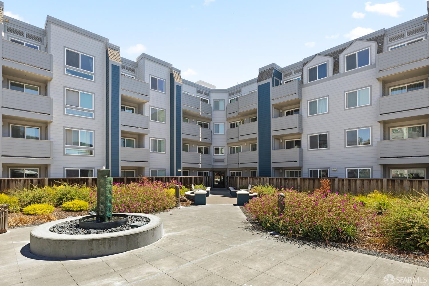 Detail Gallery Image 24 of 36 For 6400 Christie Ave #5201,  Emeryville,  CA 94608 - 2 Beds | 2 Baths