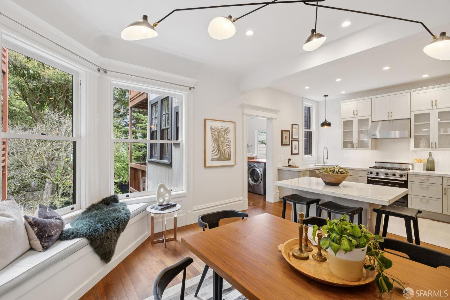 Photo #2: 425066044 Listing 