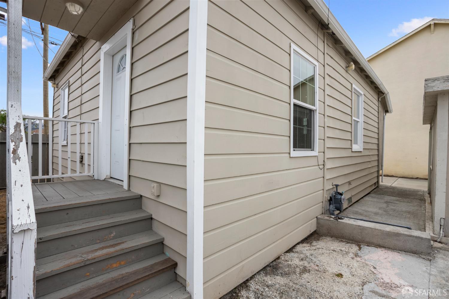 Detail Gallery Image 4 of 32 For 3834 Waller Ave, Richmond,  CA 94804 - 2 Beds | 1 Baths