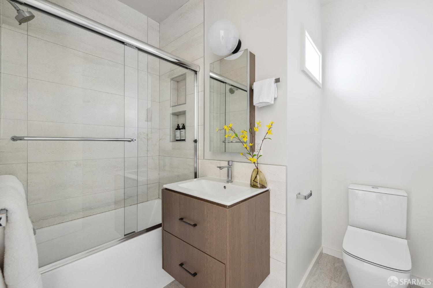 Detail Gallery Image 27 of 60 For 479 28th St, San Francisco,  CA 94131 - 7 Beds | 6/1 Baths