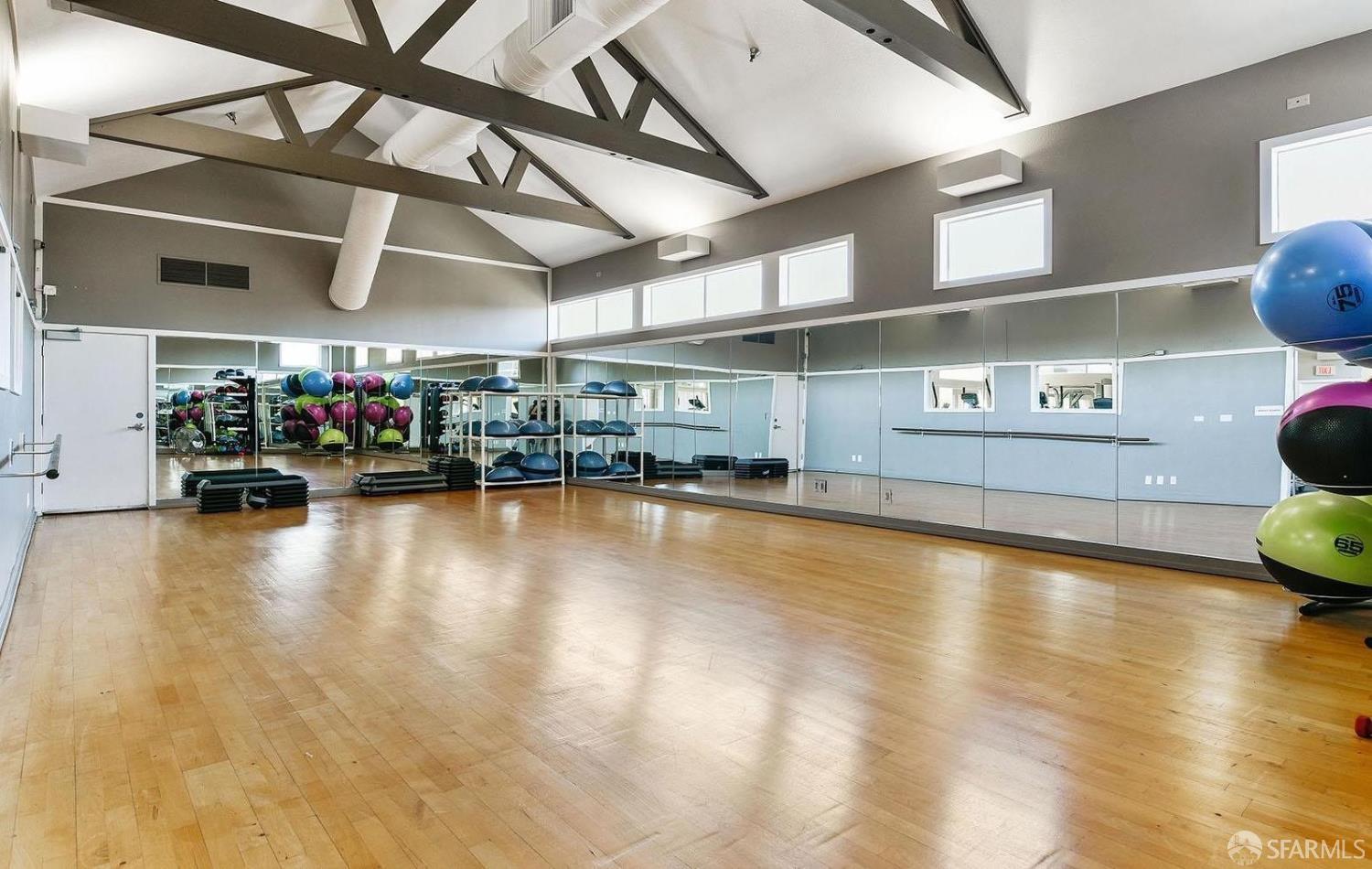 Detail Gallery Image 32 of 36 For 6400 Christie Ave #5201,  Emeryville,  CA 94608 - 2 Beds | 2 Baths