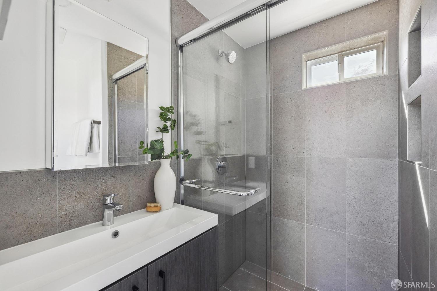 Detail Gallery Image 41 of 60 For 479 28th St, San Francisco,  CA 94131 - 7 Beds | 6/1 Baths