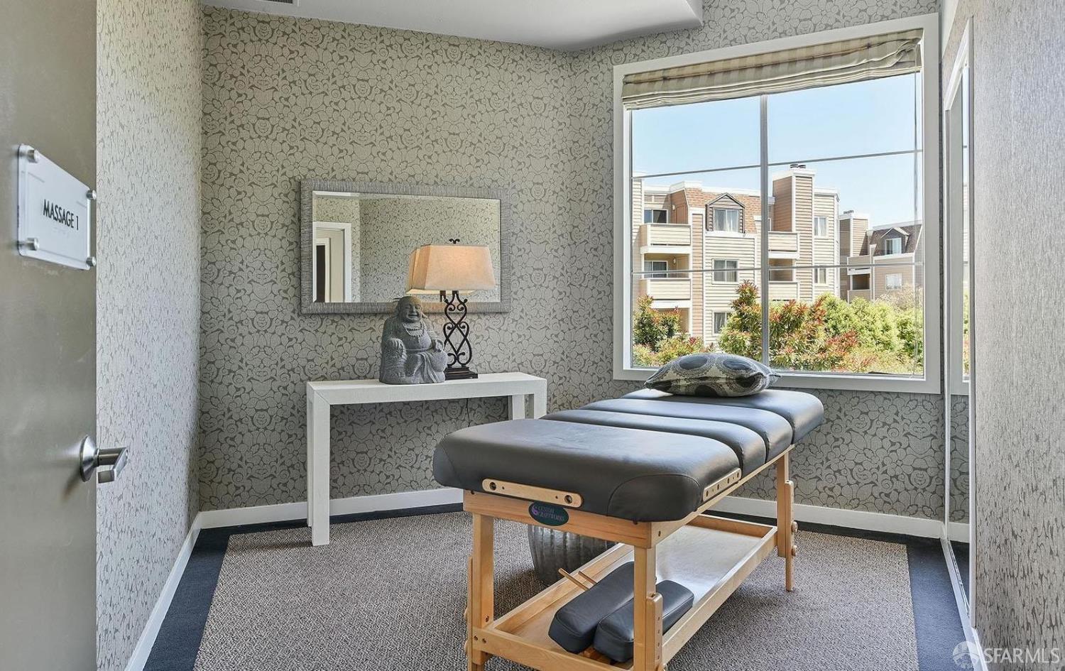 Detail Gallery Image 33 of 36 For 6400 Christie Ave #5201,  Emeryville,  CA 94608 - 2 Beds | 2 Baths
