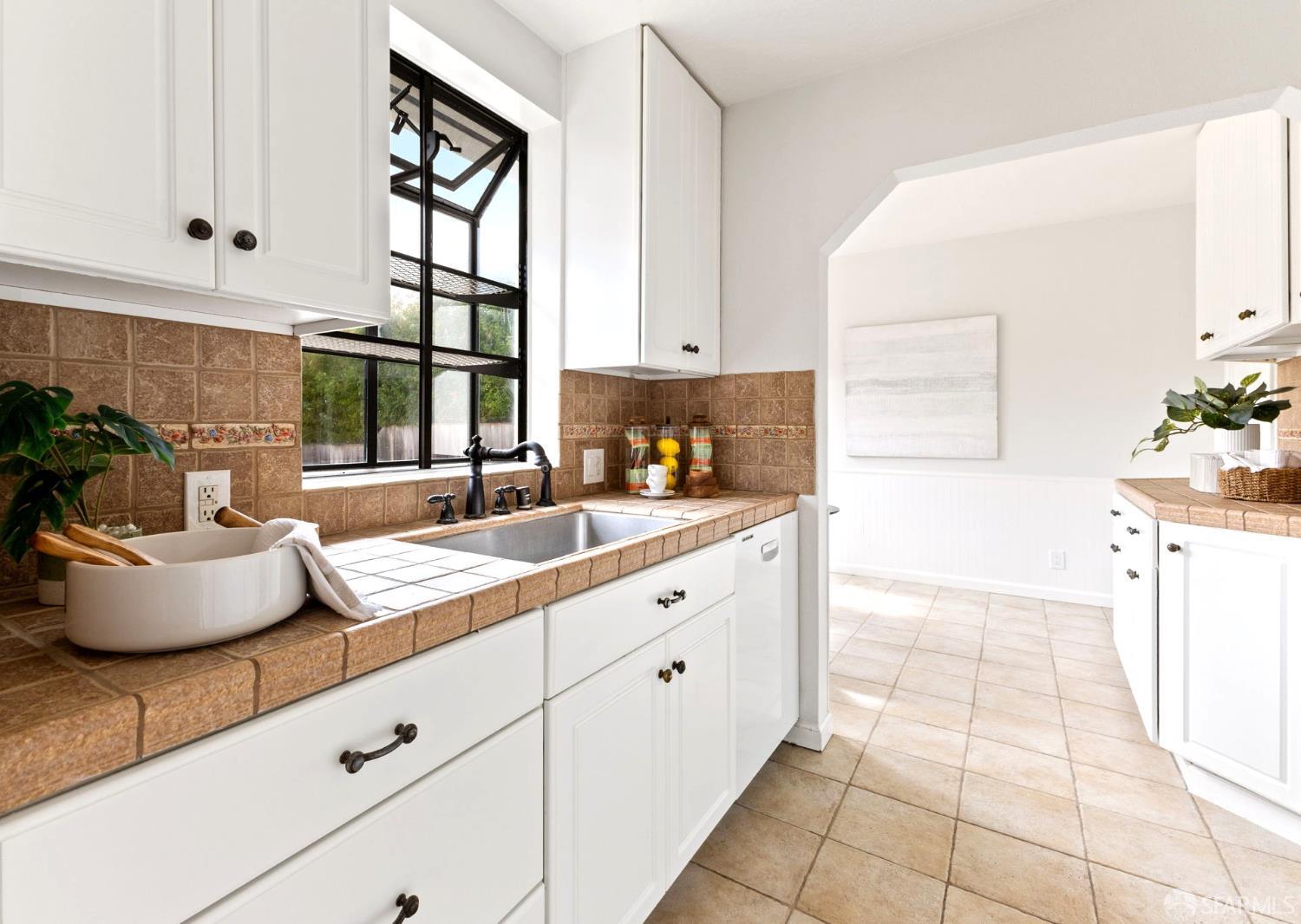 Detail Gallery Image 9 of 30 For 535 Maple Ave, San Bruno,  CA 94066 - 4 Beds | 3 Baths
