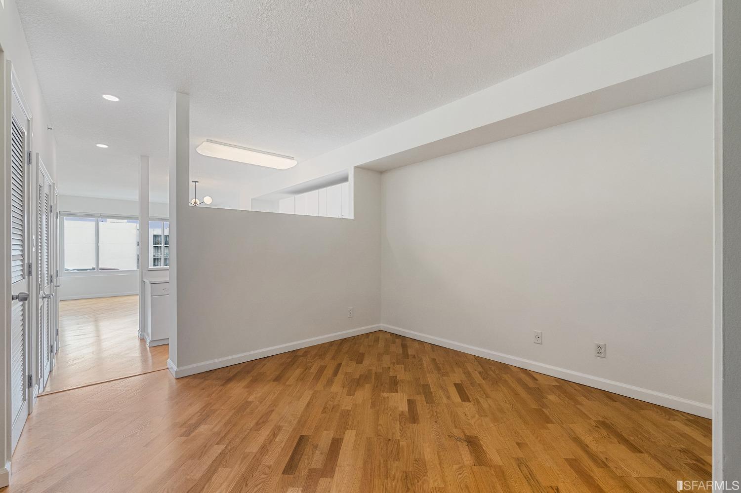 Detail Gallery Image 4 of 29 For 220 Lombard St #618,  San Francisco,  CA 94111 - 1 Beds | 1 Baths