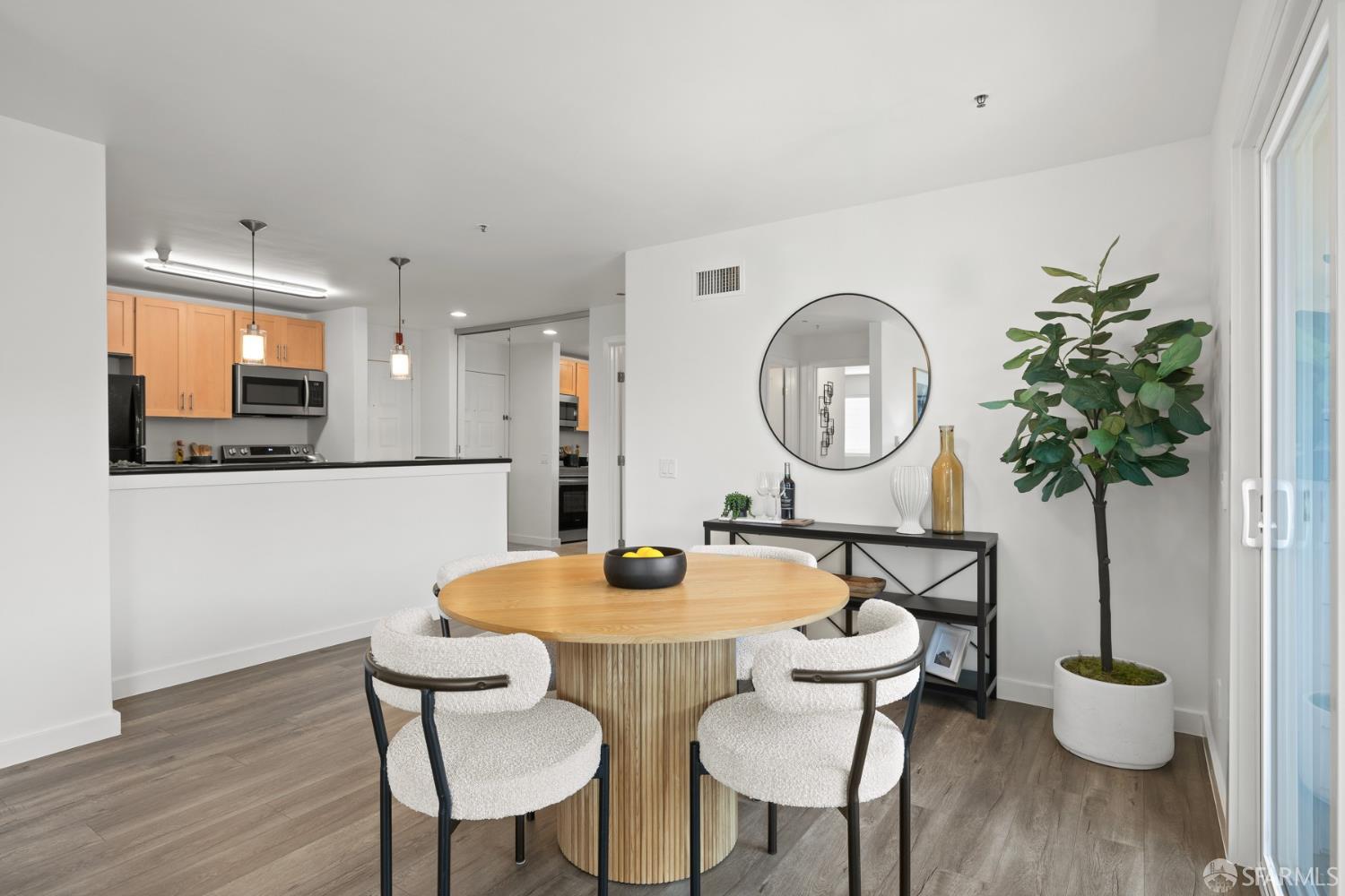 Detail Gallery Image 11 of 36 For 6400 Christie Ave #5201,  Emeryville,  CA 94608 - 2 Beds | 2 Baths