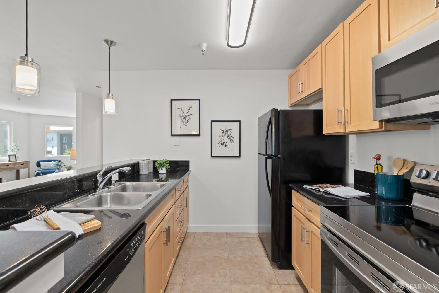 Detail Gallery Image 6 of 36 For 6400 Christie Ave #5201,  Emeryville,  CA 94608 - 2 Beds | 2 Baths