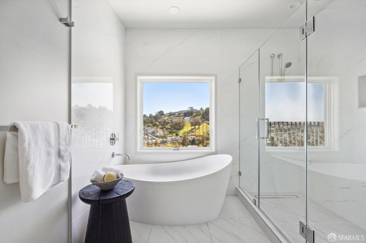Detail Gallery Image 18 of 60 For 479 28th St, San Francisco,  CA 94131 - 7 Beds | 6/1 Baths