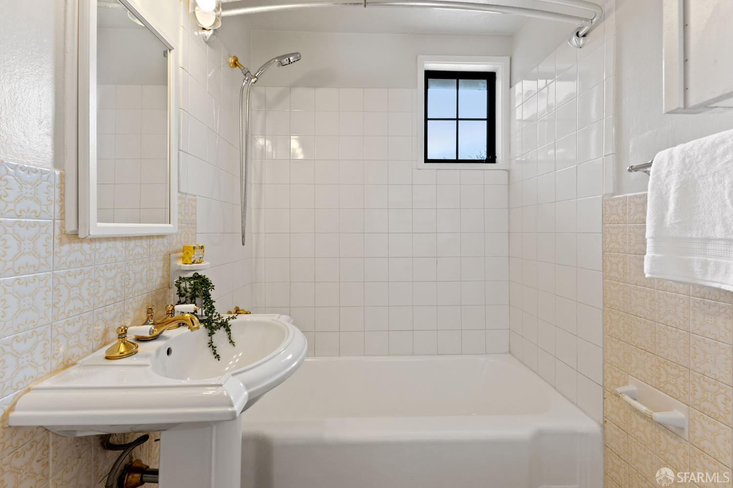 Detail Gallery Image 16 of 30 For 535 Maple Ave, San Bruno,  CA 94066 - 4 Beds | 3 Baths