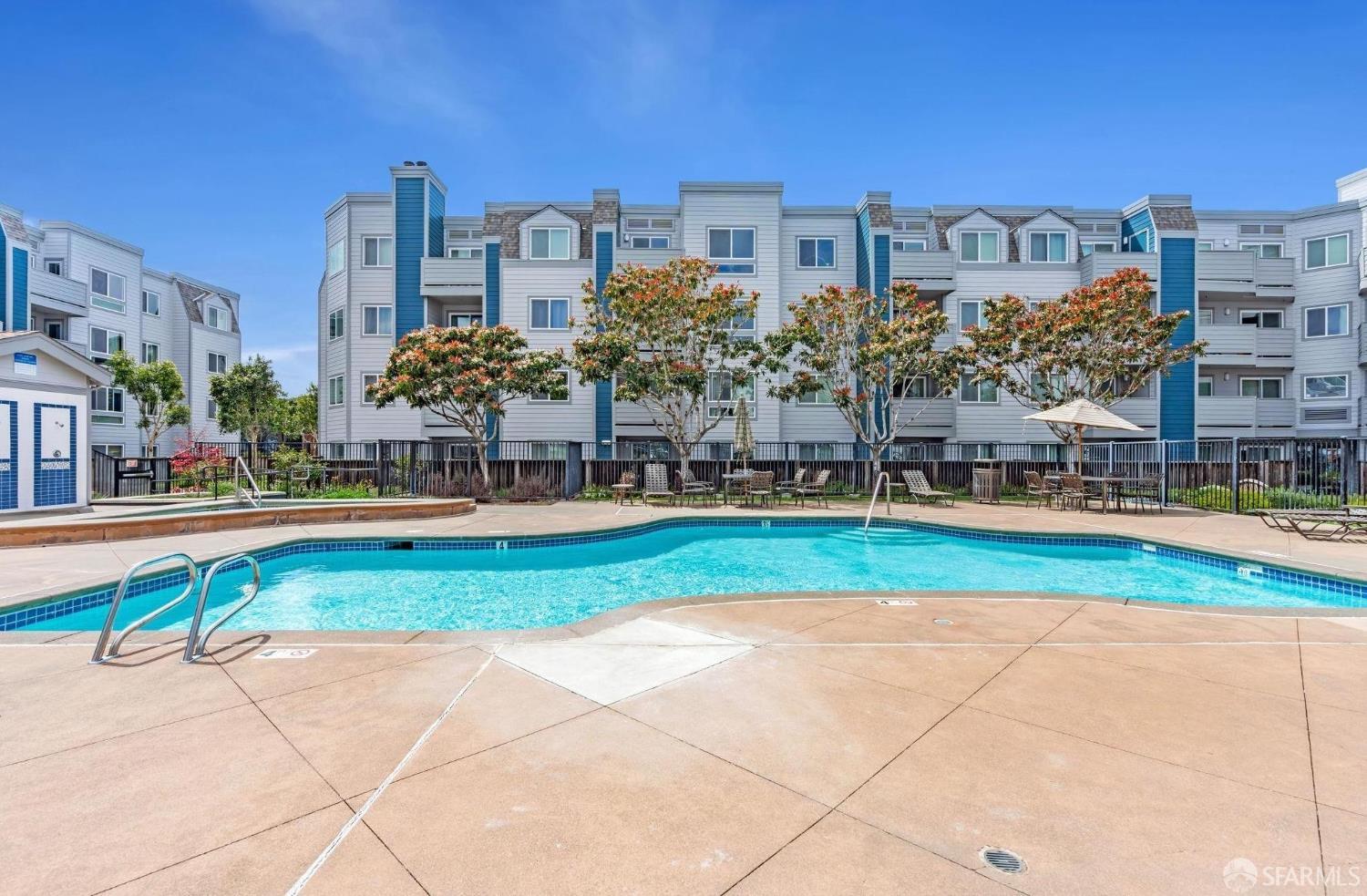Detail Gallery Image 35 of 36 For 6400 Christie Ave #5201,  Emeryville,  CA 94608 - 2 Beds | 2 Baths