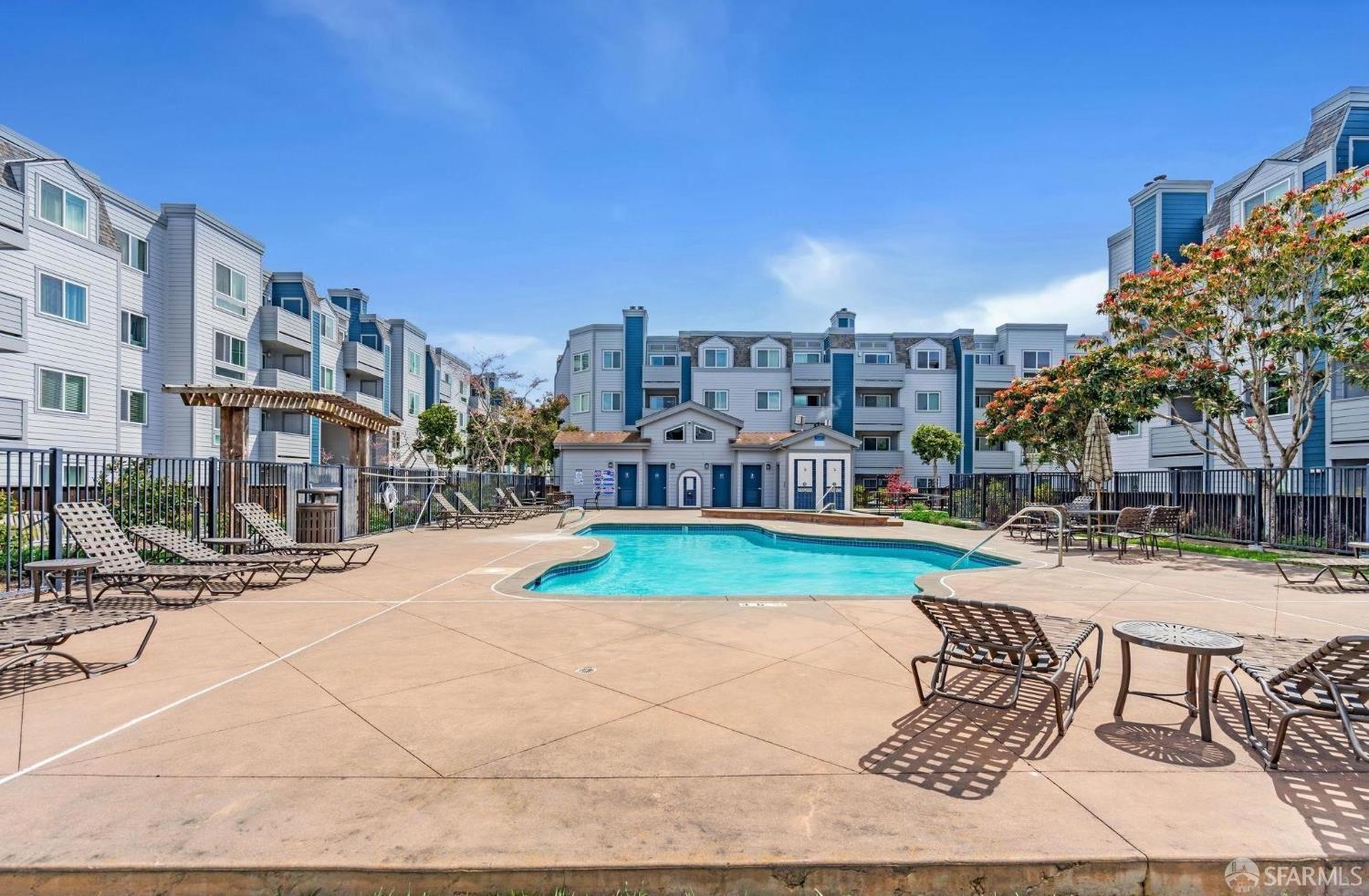 Detail Gallery Image 34 of 36 For 6400 Christie Ave #5201,  Emeryville,  CA 94608 - 2 Beds | 2 Baths