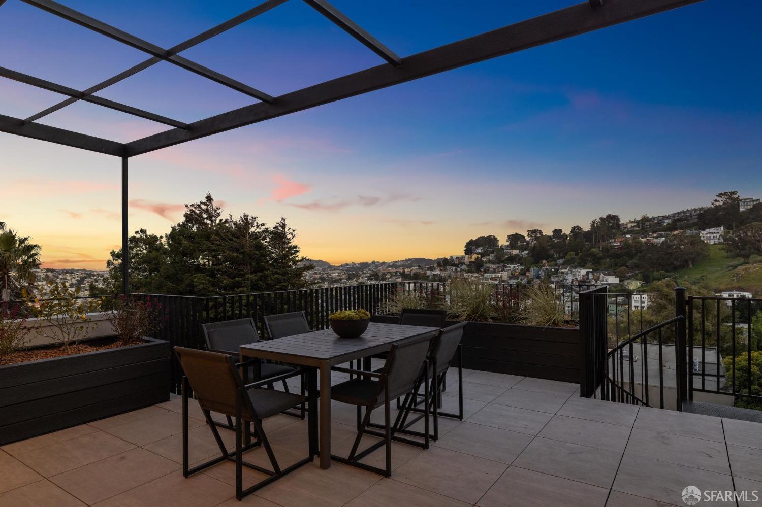 Detail Gallery Image 55 of 60 For 479 28th St, San Francisco,  CA 94131 - 7 Beds | 6/1 Baths