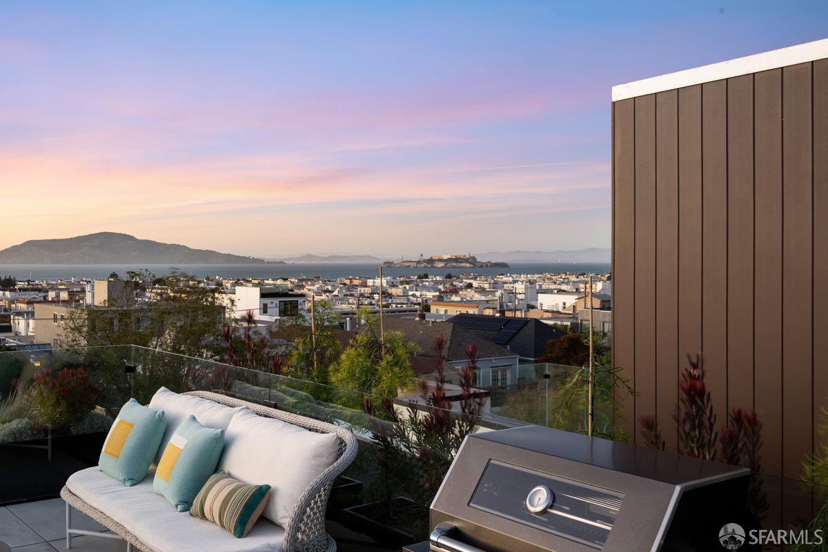 Detail Gallery Image 25 of 64 For 2762 Filbert St, San Francisco,  CA 94123 - – Beds | – Baths
