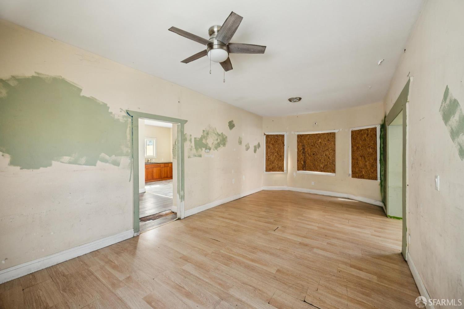 Detail Gallery Image 10 of 31 For 1005 E 12th St, Oakland,  CA 94606 - 4 Beds | 2 Baths
