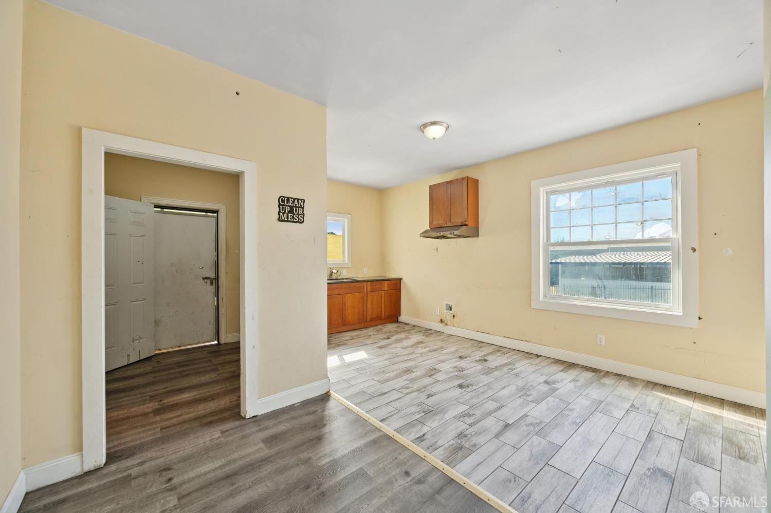 Detail Gallery Image 11 of 31 For 1005 E 12th St, Oakland,  CA 94606 - 4 Beds | 2 Baths