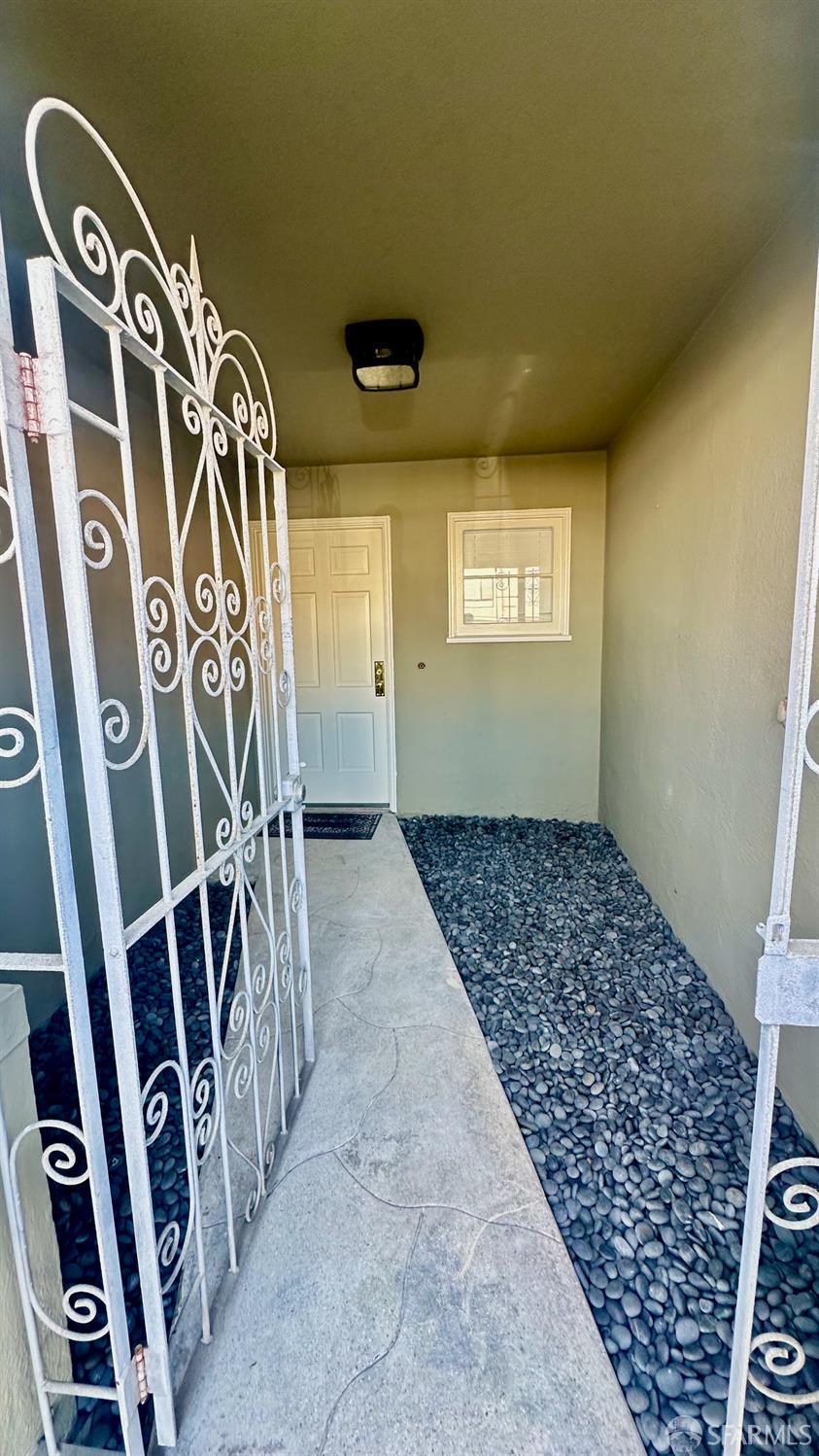 Detail Gallery Image 3 of 45 For 2322 39th Ave, San Francisco,  CA 94116 - 3 Beds | 1 Baths