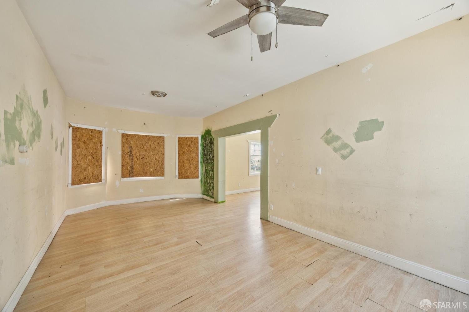 Detail Gallery Image 9 of 31 For 1005 E 12th St, Oakland,  CA 94606 - 4 Beds | 2 Baths
