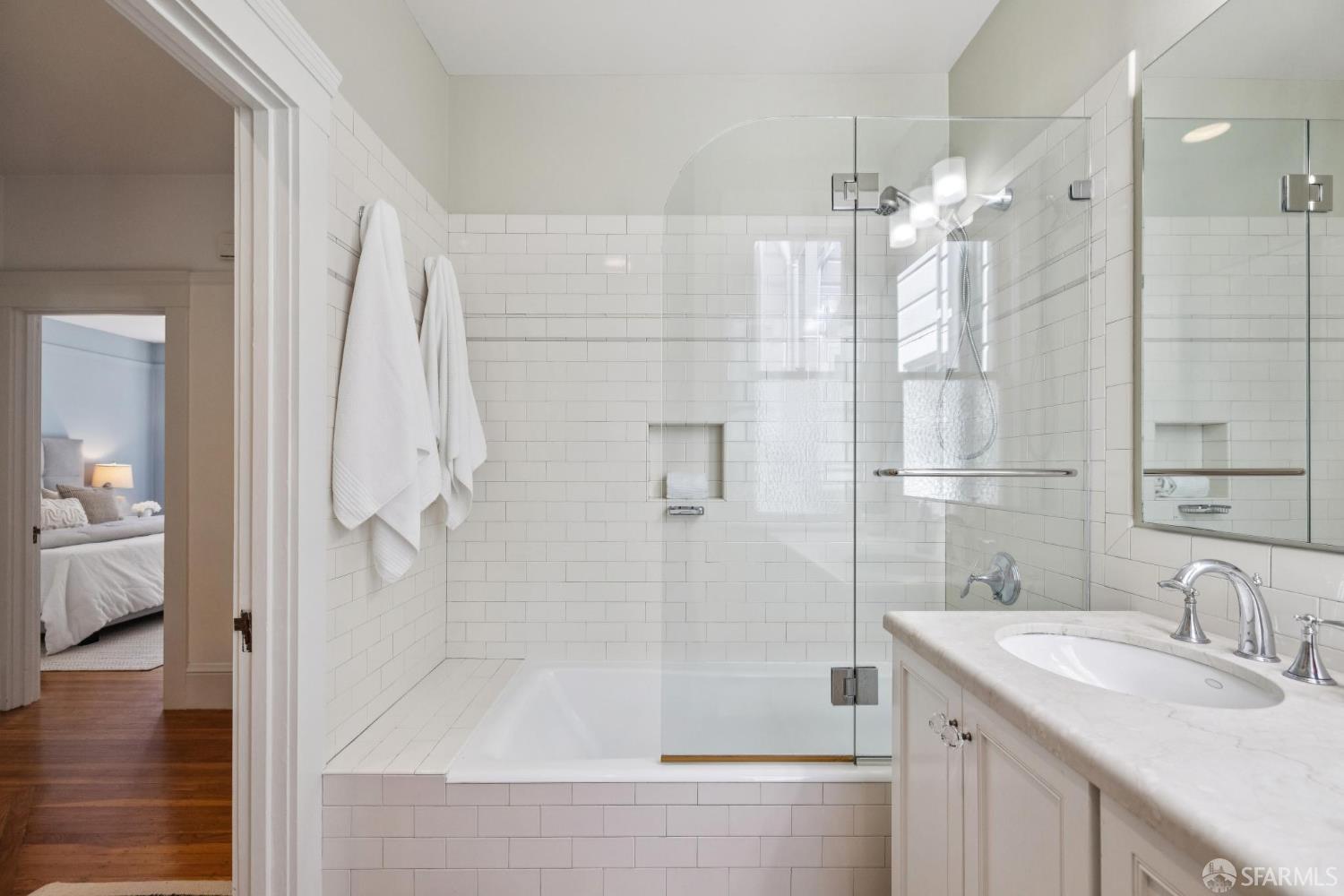 Detail Gallery Image 21 of 28 For 978 Clayton St, San Francisco,  CA 94117 - 2 Beds | 1/1 Baths