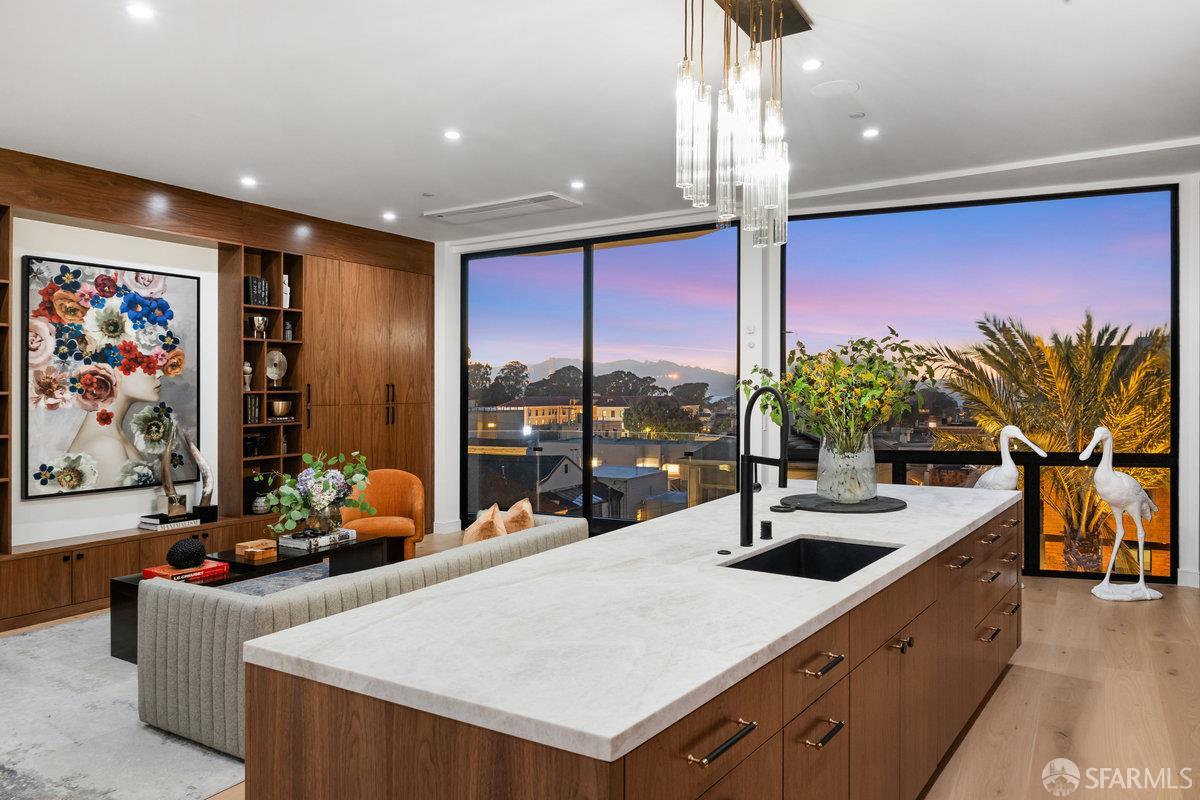 Detail Gallery Image 17 of 64 For 2762 Filbert St, San Francisco,  CA 94123 - – Beds | – Baths