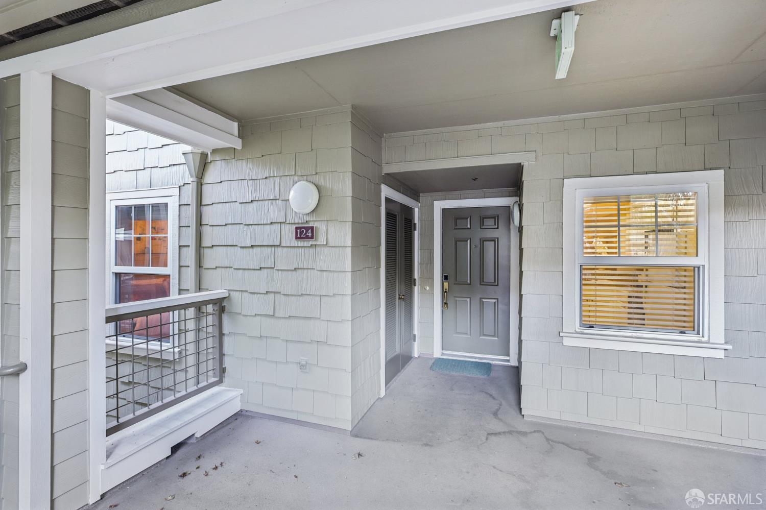 Detail Gallery Image 3 of 24 For 124 Elfin Ct, Brisbane,  CA 94005 - 2 Beds | 2 Baths