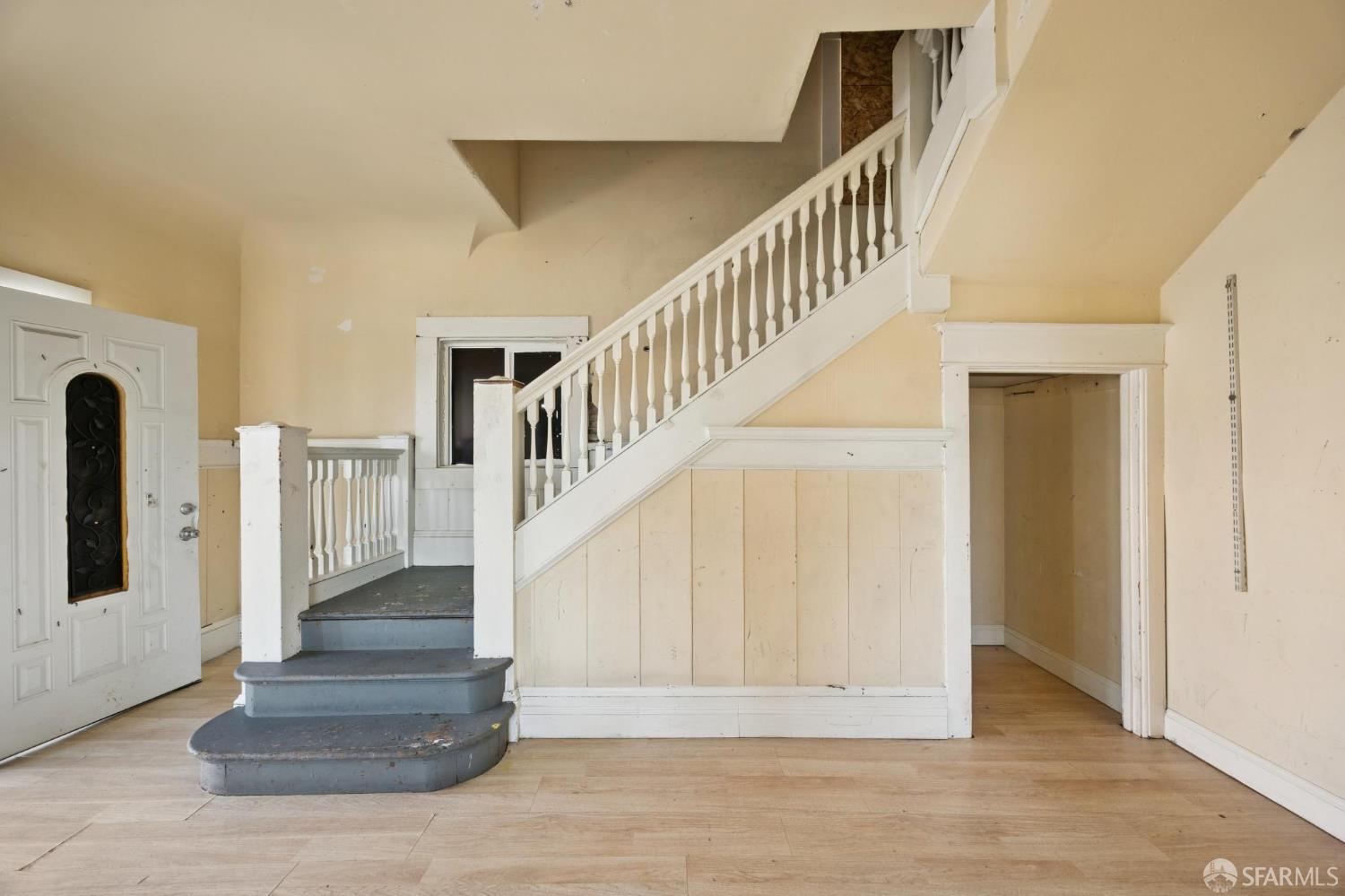 Detail Gallery Image 3 of 31 For 1005 E 12th St, Oakland,  CA 94606 - 4 Beds | 2 Baths