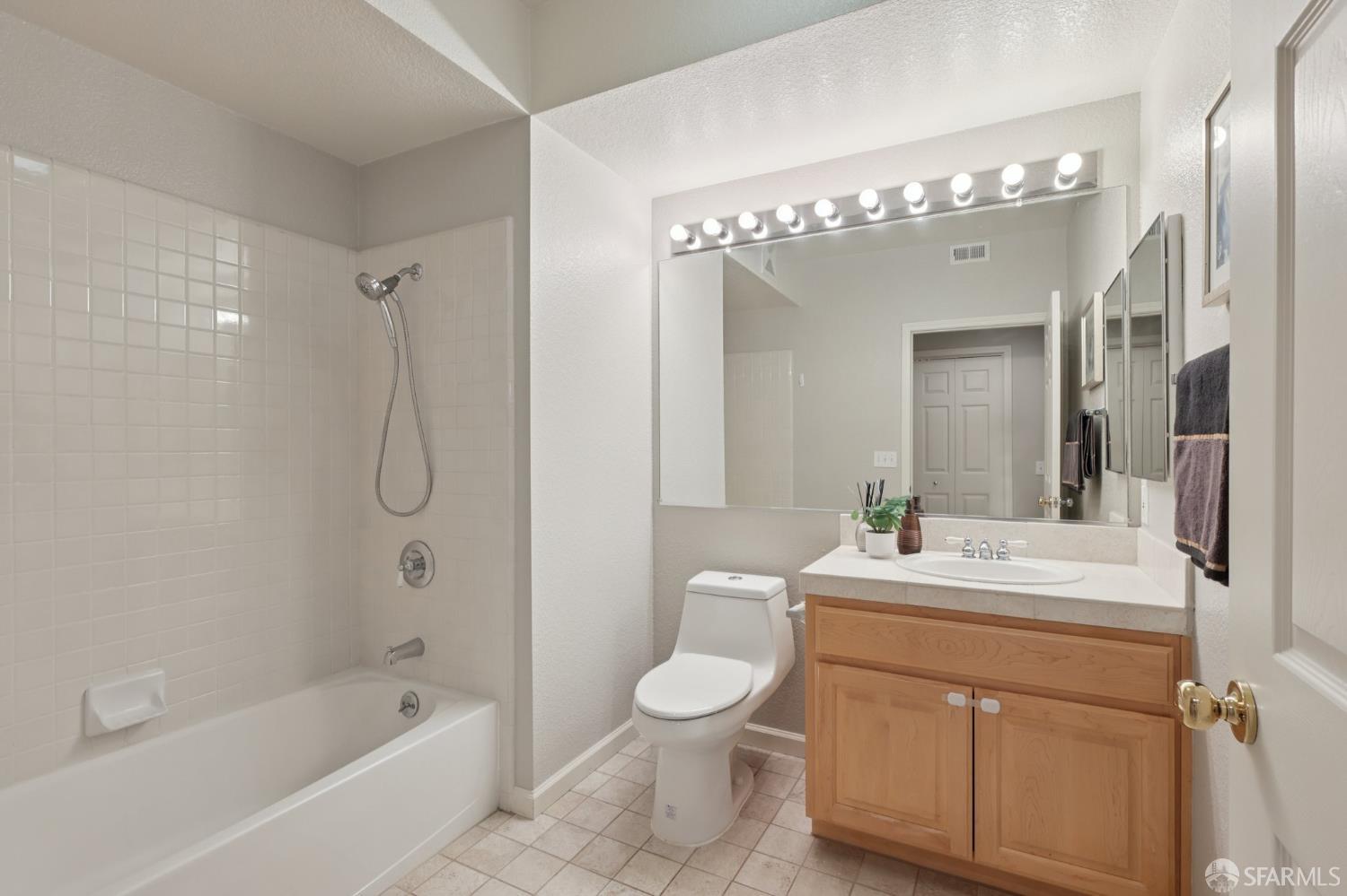 Detail Gallery Image 15 of 24 For 124 Elfin Ct, Brisbane,  CA 94005 - 2 Beds | 2 Baths