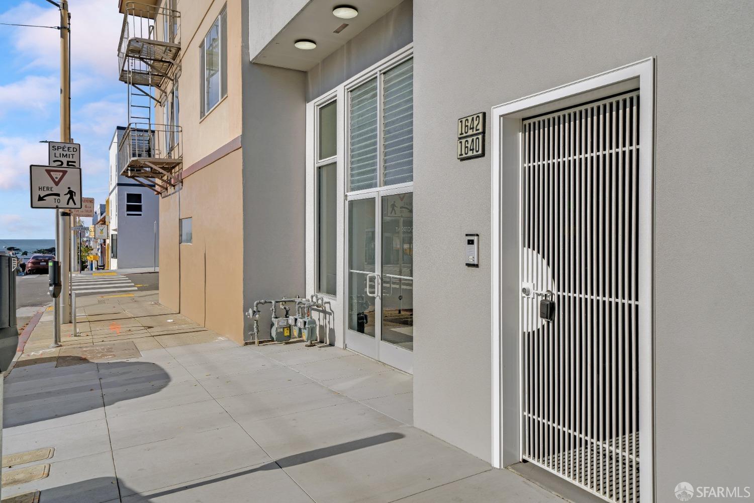 Detail Gallery Image 4 of 89 For 1640 Taraval St, San Francisco,  CA 94116 - – Beds | – Baths