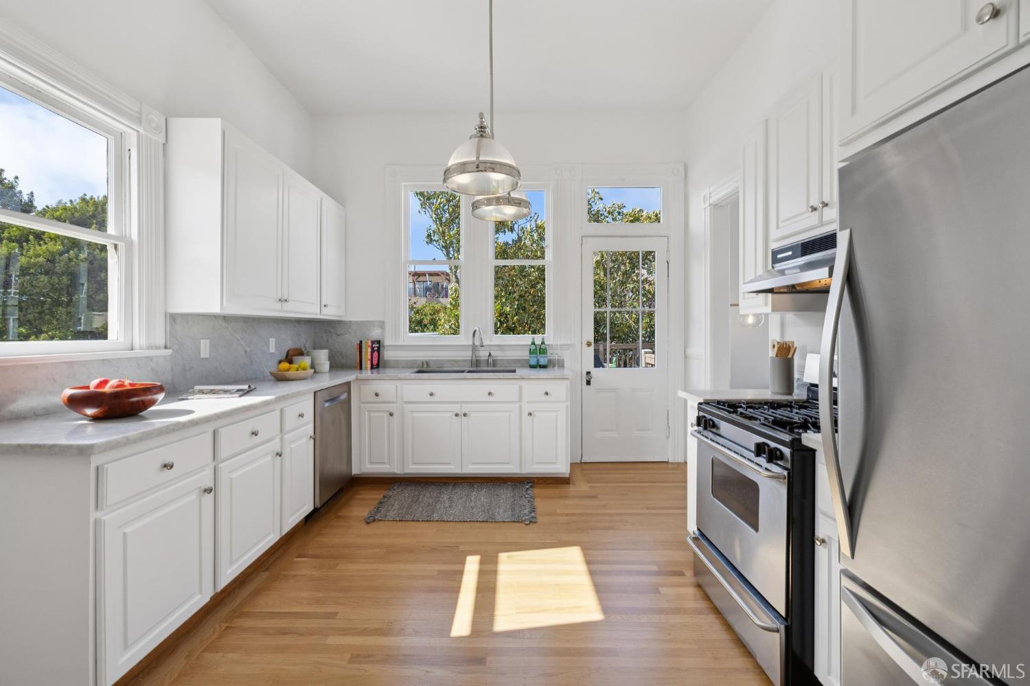 Detail Gallery Image 9 of 37 For 2838 Golden Gate Ave, San Francisco,  CA 94123 - 5 Beds | 2 Baths