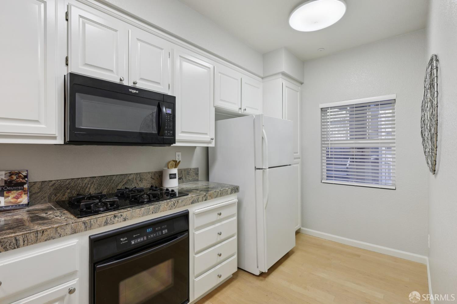 Detail Gallery Image 11 of 24 For 124 Elfin Ct, Brisbane,  CA 94005 - 2 Beds | 2 Baths