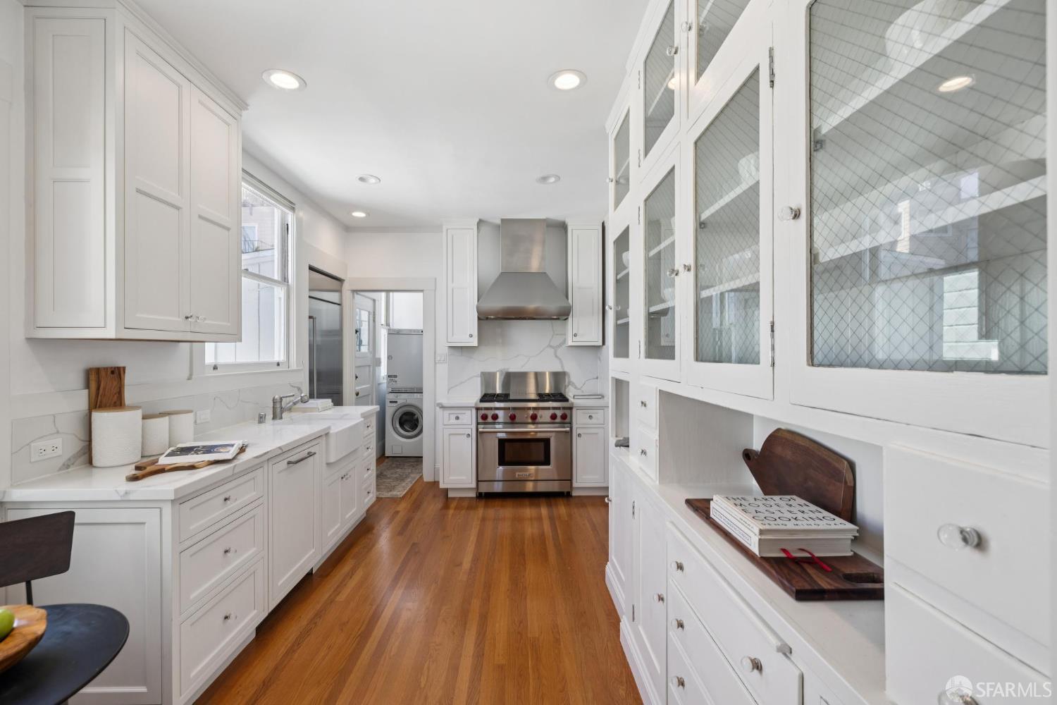 Detail Gallery Image 12 of 28 For 978 Clayton St, San Francisco,  CA 94117 - 2 Beds | 1/1 Baths
