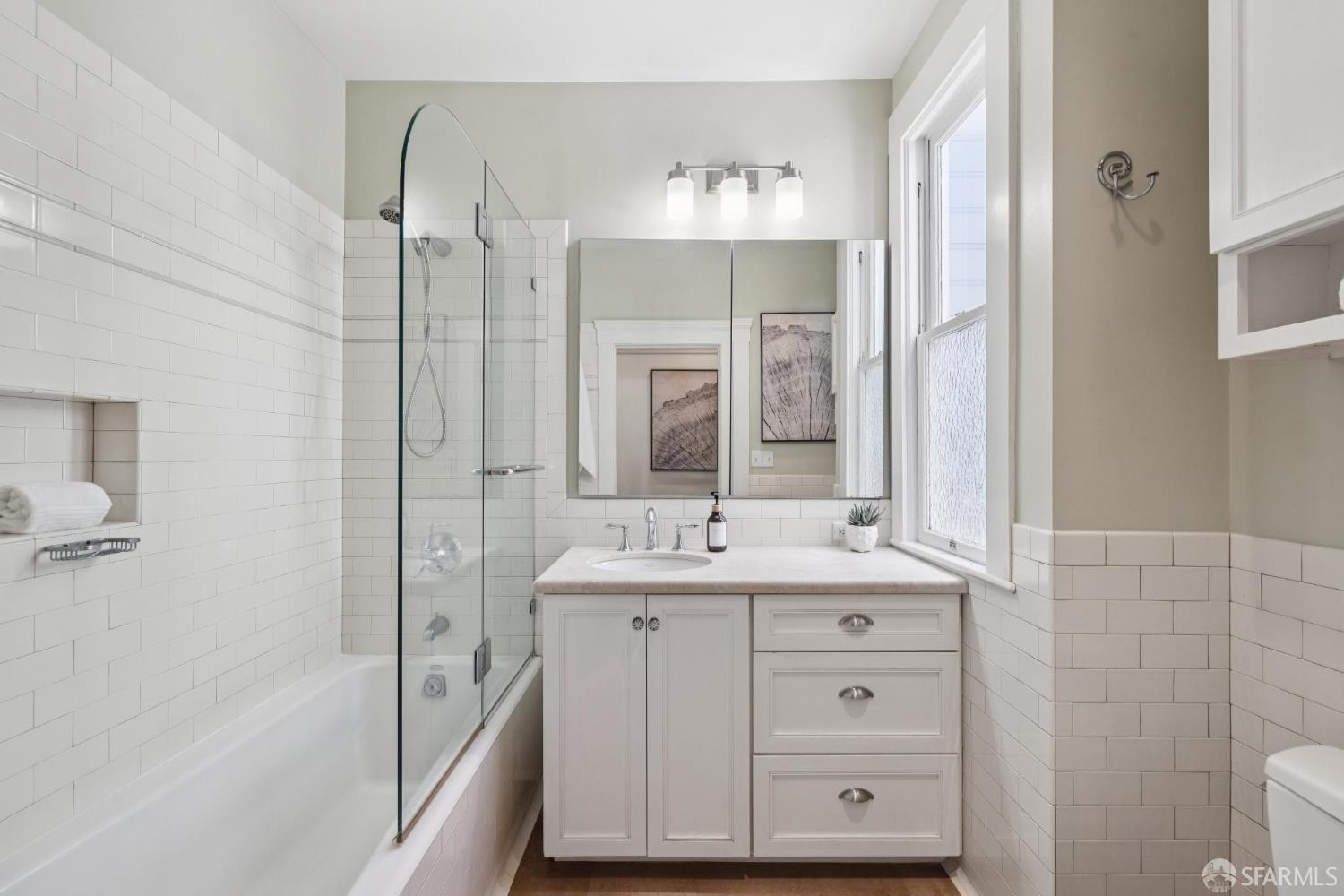 Detail Gallery Image 22 of 28 For 978 Clayton St, San Francisco,  CA 94117 - 2 Beds | 1/1 Baths