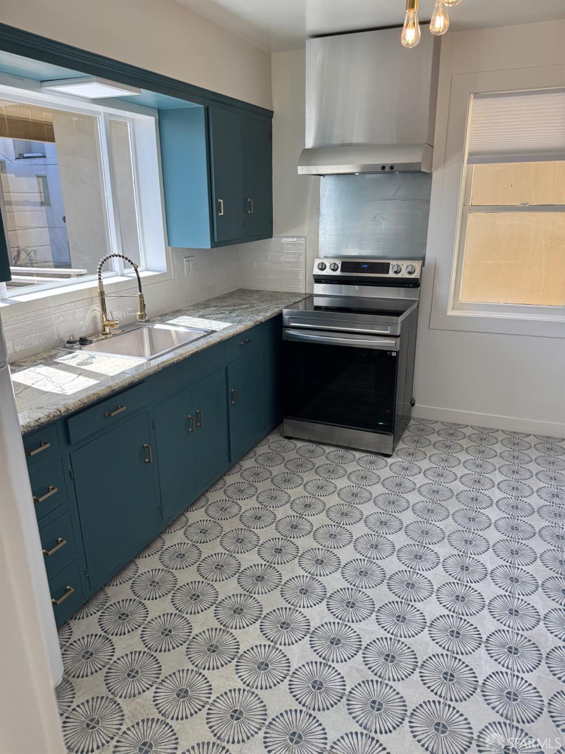 Detail Gallery Image 6 of 14 For 821 Corbett Ave, San Francisco,  CA 94131 - – Beds | – Baths