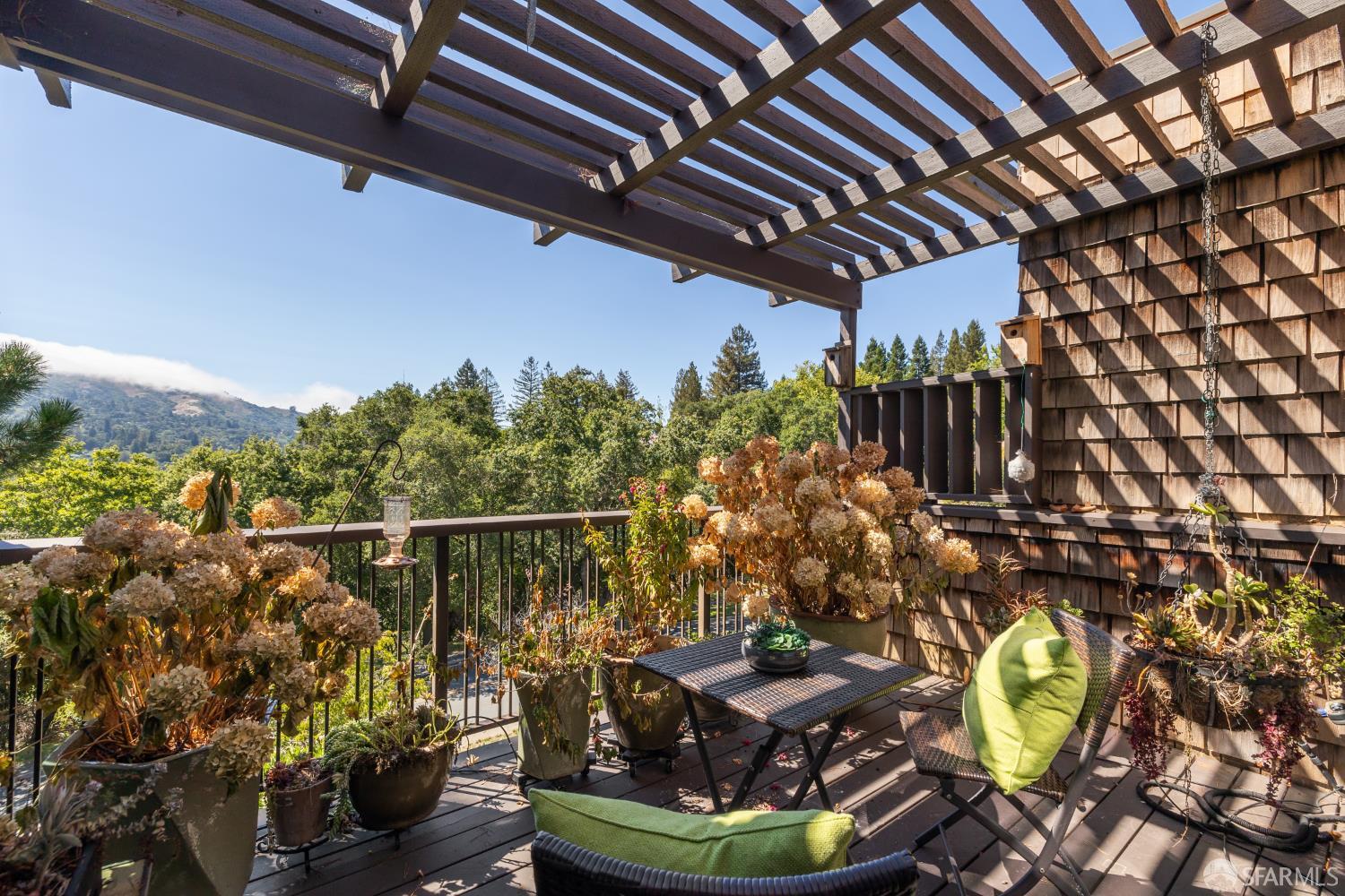 Detail Gallery Image 10 of 50 For 214 the Knoll, Orinda,  CA 94563 - 3 Beds | 3 Baths