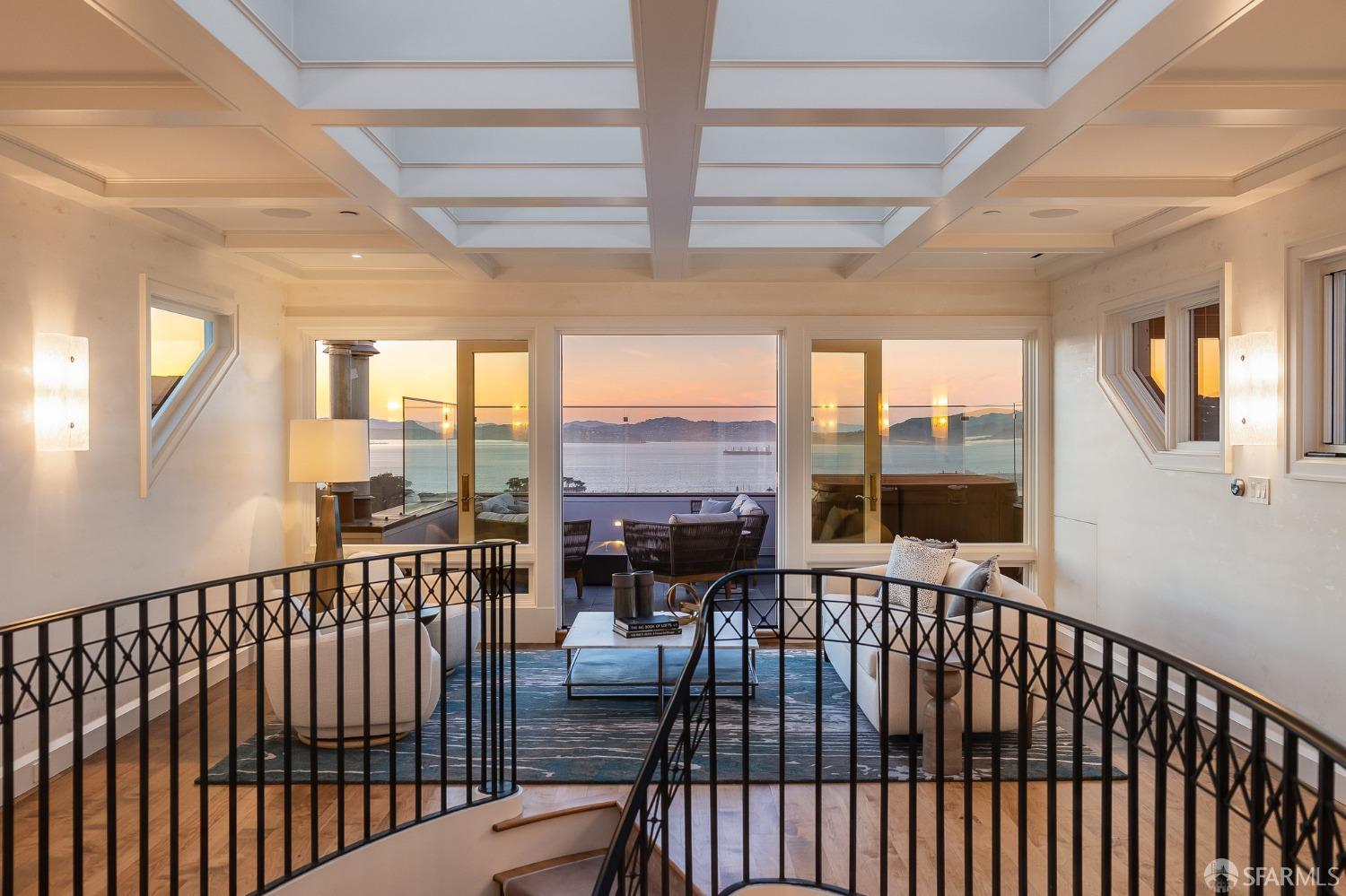 Detail Gallery Image 4 of 65 For 2730 Vallejo St, San Francisco,  CA 94123 - 6 Beds | 4/2 Baths