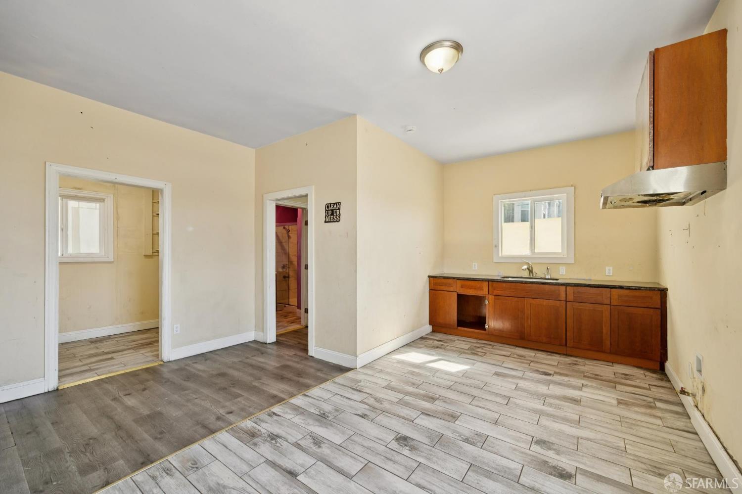 Detail Gallery Image 15 of 31 For 1005 E 12th St, Oakland,  CA 94606 - 4 Beds | 2 Baths